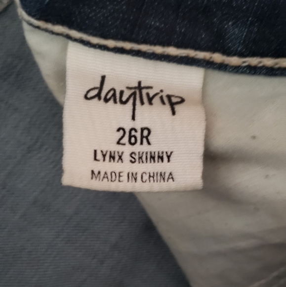 (J-14)Daytrip Jeans, Lynx Skinny, Size 26 - Picture 3 of 4